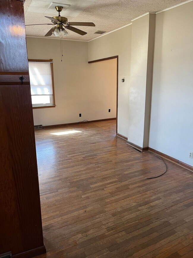 Foto del edificio - $1095 - 4 bed 2 bath - Single Family Home