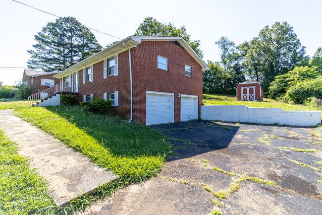 Building Photo - 6633 Wachese Ln