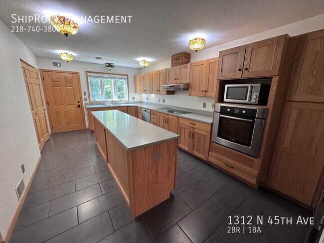Foto del edificio - 1312 N 45th Ave E