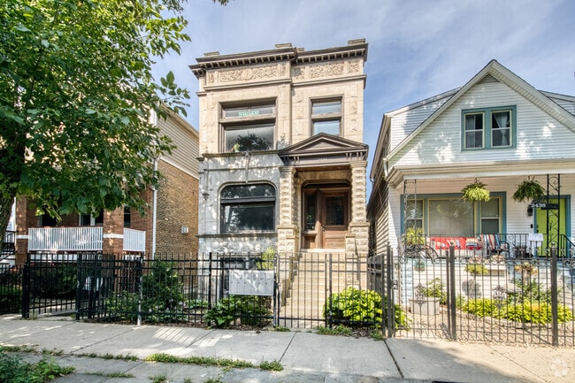 Building Photo - 2436 N Maplewood Ave