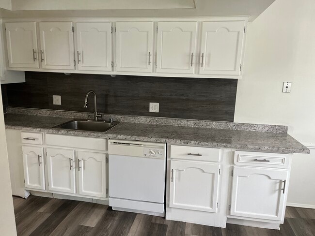 Building Photo - 21659 Hidden Rivers Dr N