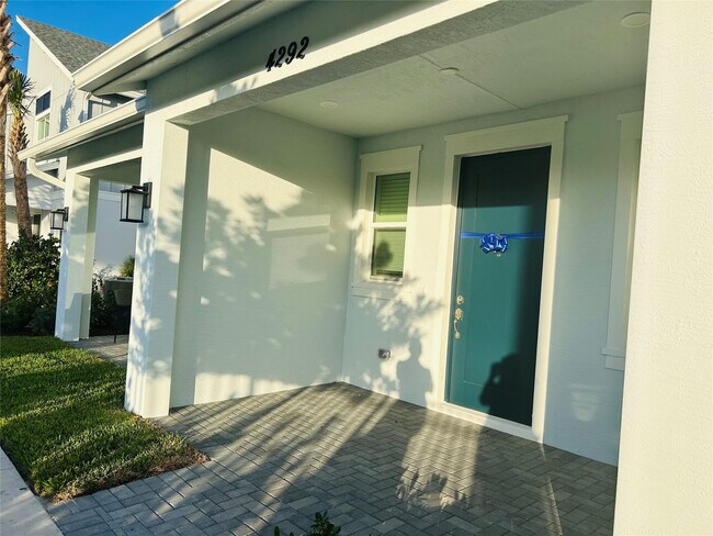 Foto del edificio - 4292 Longwood Lake Sq