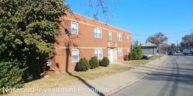 Building Photo - 2216 Harrison Ave