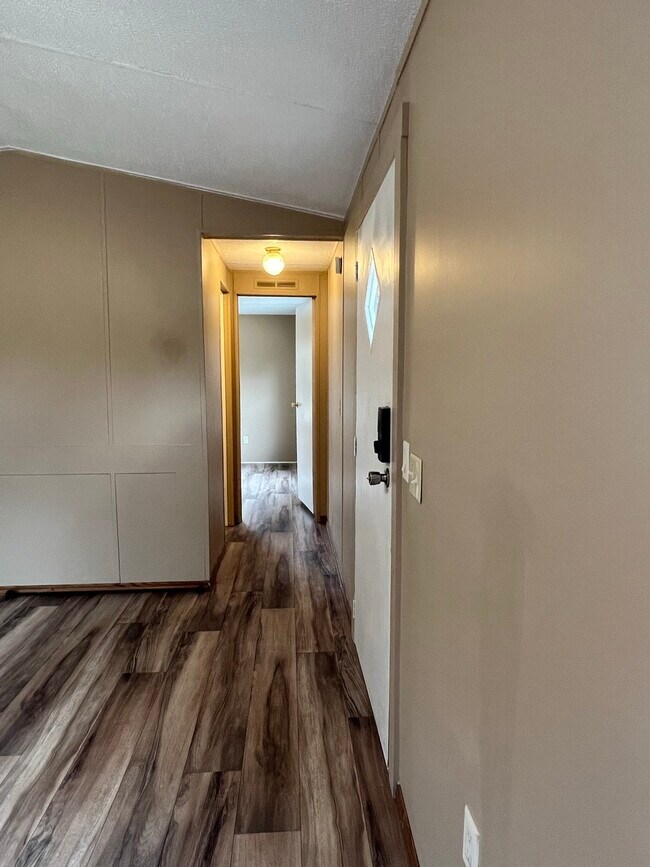 Foto del edificio - 101 Donna Gayle Cir