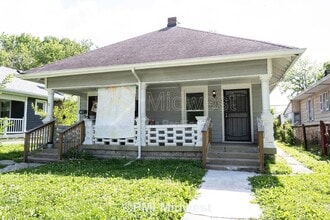 Building Photo - 521 N Gladstone Ave