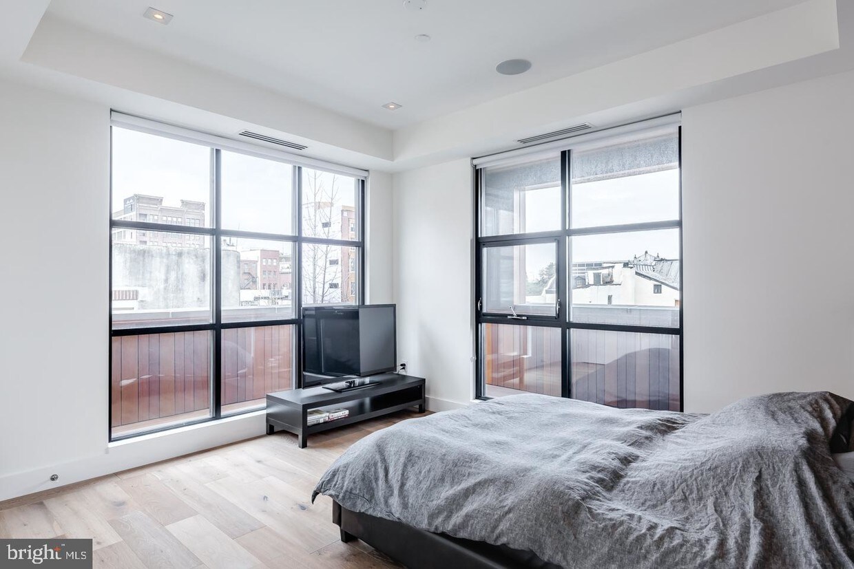 Foto principal - 240 N 2nd St