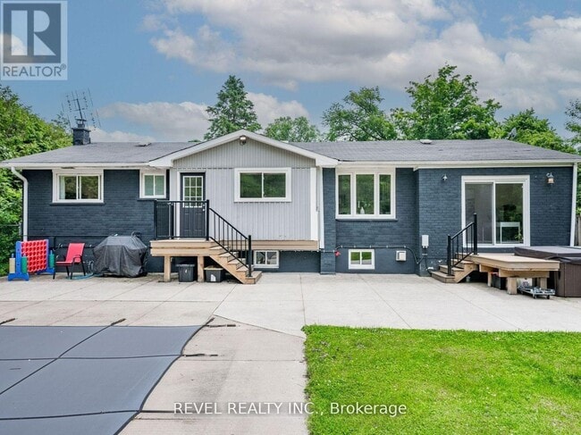 Building Photo - 674 Roselawn Ave