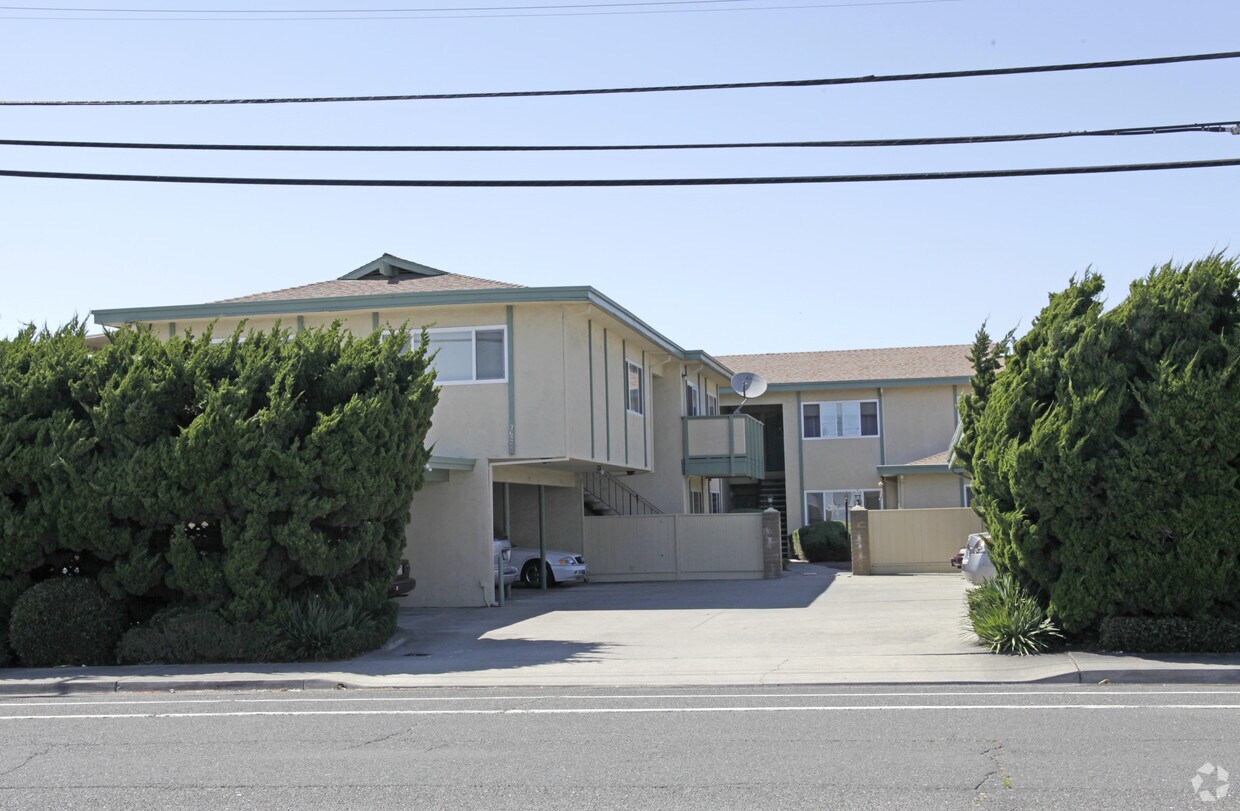 Foto principal - 2027 Fairway Dr
