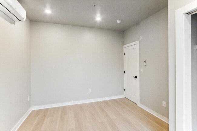 Building Photo - 316 S 52nd St