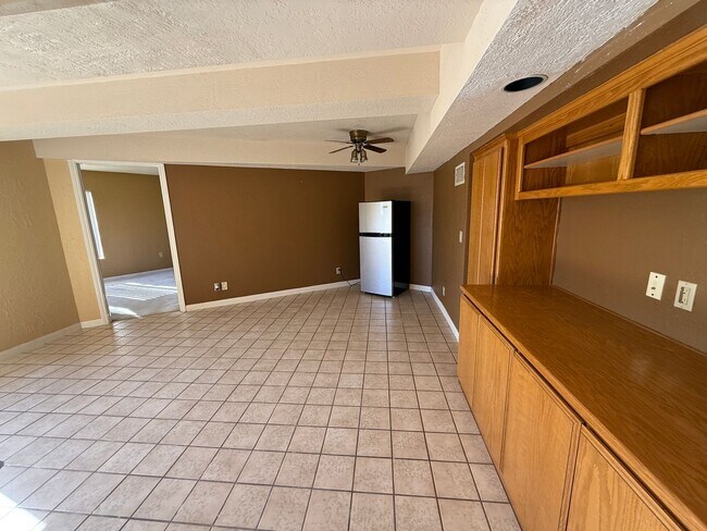 Foto del edificio - Ranch Bernardo Guest House 1br 1 bath granite kitchen All appliances Washer & Dryer  $2240 For Lease