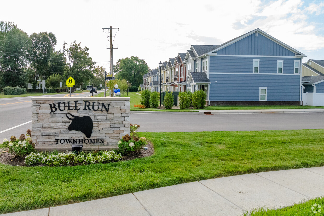 Primary Photo - Bull Run Townhomes