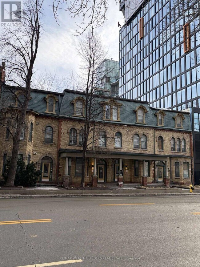 Building Photo - 207 Jarvis St
