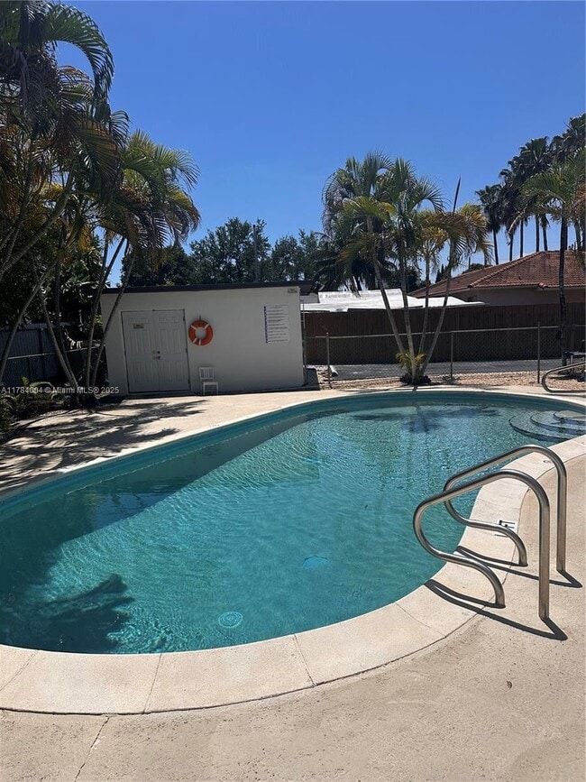 Foto del edificio - 3170 SW 16th St