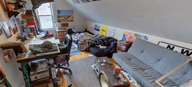 Building Photo - 12 Saunders St