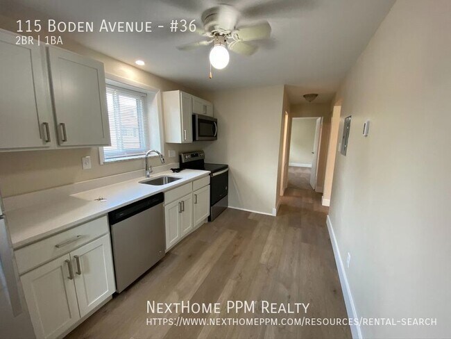 Building Photo - Updated 2 Bedroom near shopping, dining an...
