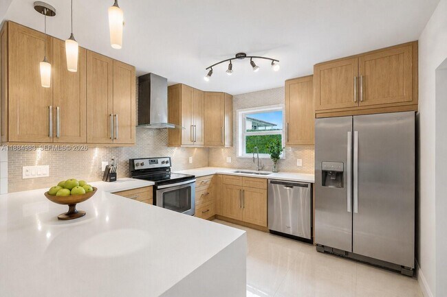 Foto del edificio - 2830 NE 56th Ct