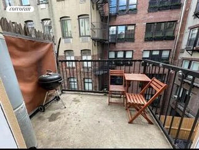 Foto del edificio - 52 E 13th St
