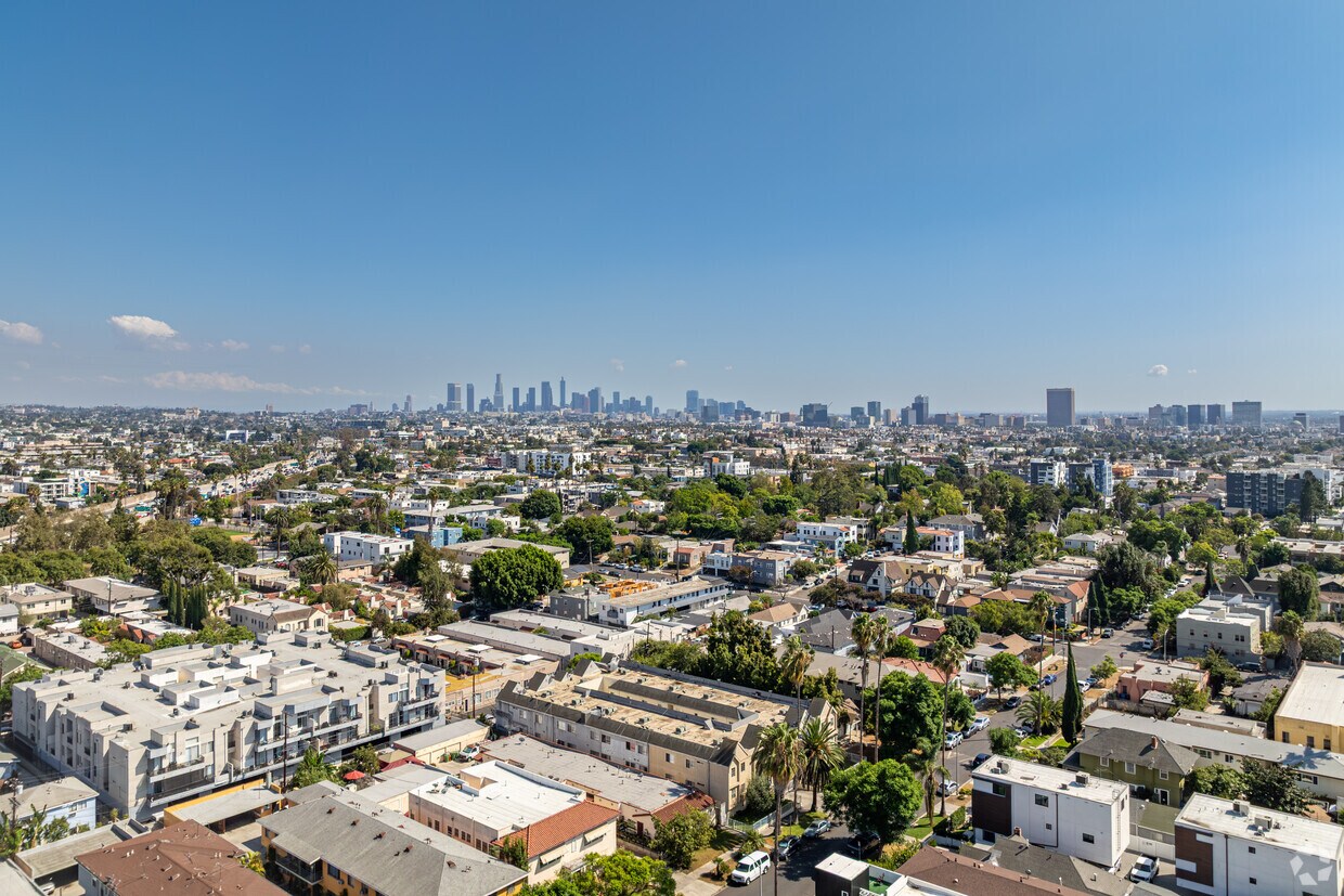 Foto del edificio - 932 N Oxford Ave