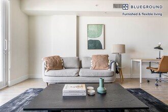 Building Photo - 987 SW 37th Ave