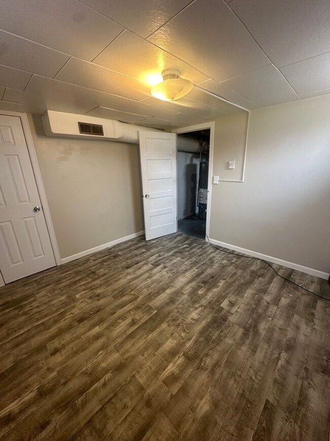 Foto del edificio - Ready Middle of January! Two bedrooms, one...