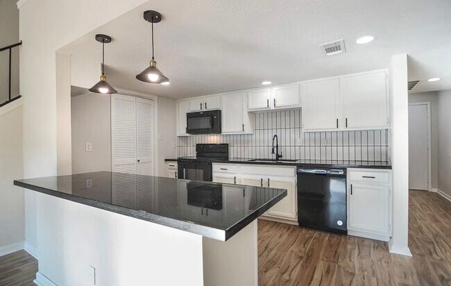 Foto del edificio - 14777 Wunderlich Dr