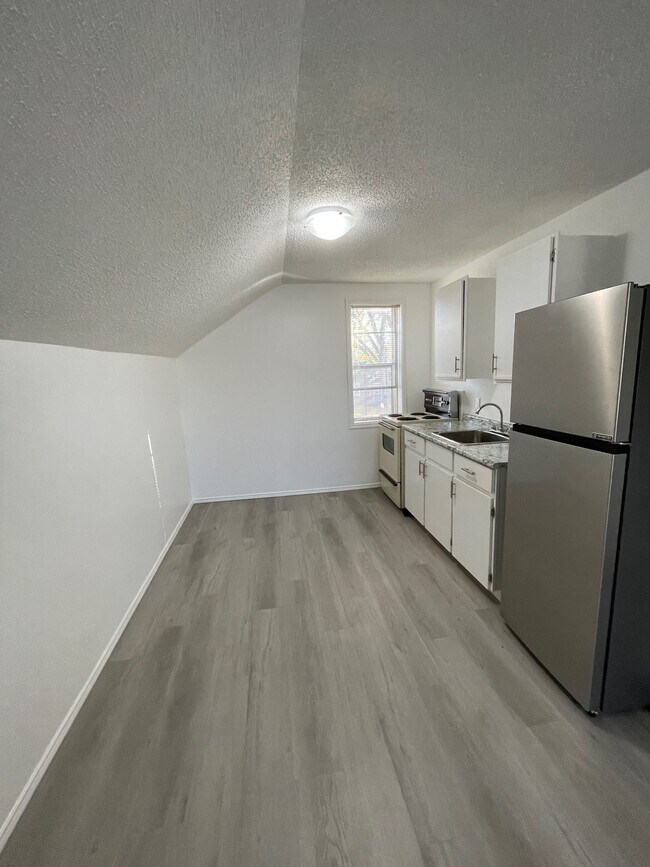 Photo du bâtiment - 1115 Ave C North