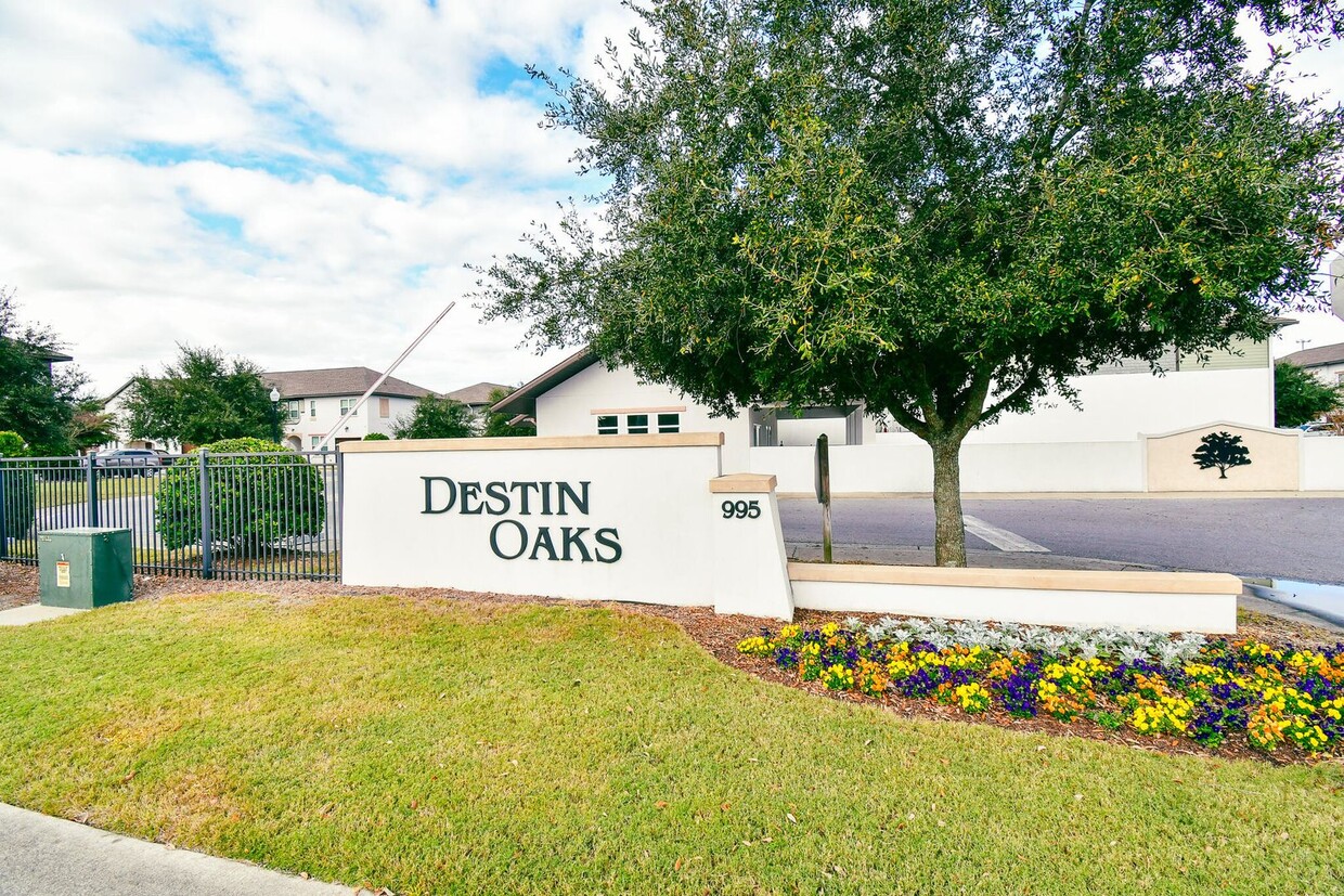 Primary Photo - NEW 3B/2.5B Destin Oaks TOWNHOME available...