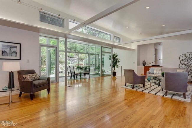 Building Photo - 3 br, 3 bath House - 1040 Stoneridge Dr
