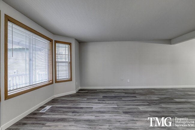 Photo - Spacious 4 Bedroom/2.5 Bath Hazell Dell Home!