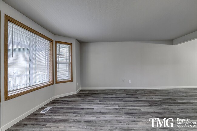 Foto del edificio - Spacious 4 Bedroom/2.5 Bath Hazell Dell Home!