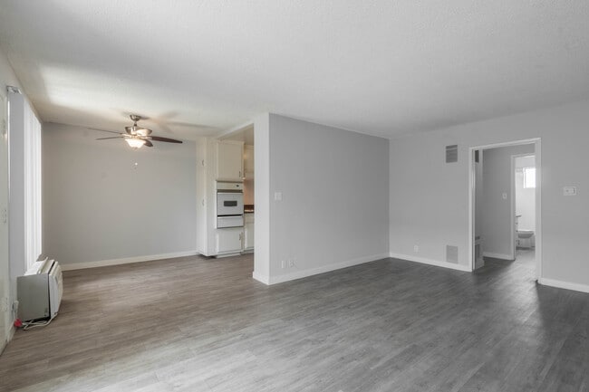 Building Photo - 545 N Hayworth Ave