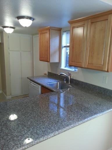 Building Photo - 212 Red Oak Dr E