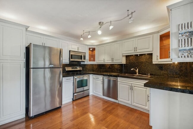 Foto del edificio - 5558 Baywater Dr