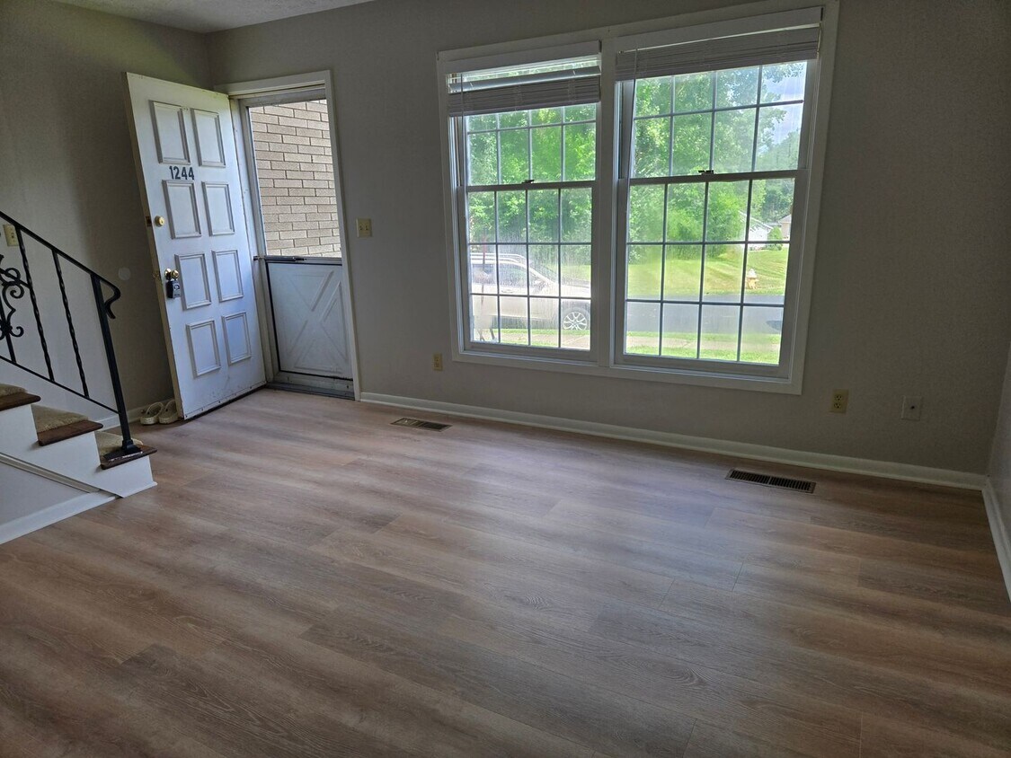 Foto principal - 1244 Colonial Dr