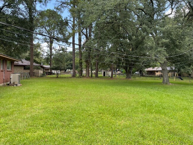 Building Photo - 400 Lula Dr