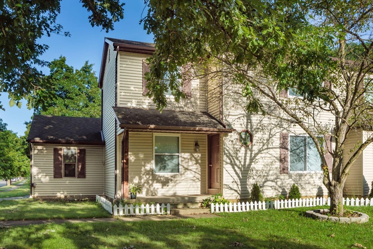 Foto principal - 7609 Seasons Dr