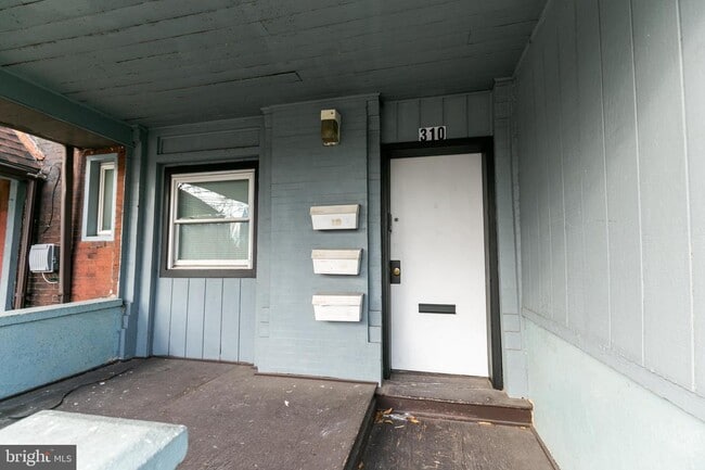Building Photo - 310 N 32nd St
