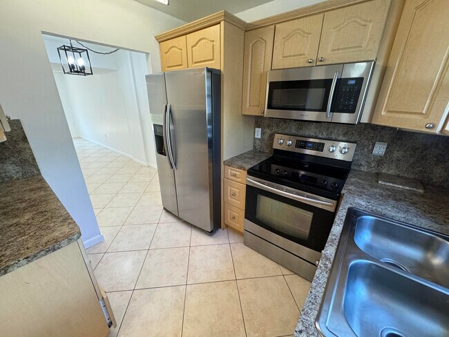 Building Photo - 801 W Oakland Park Blvd