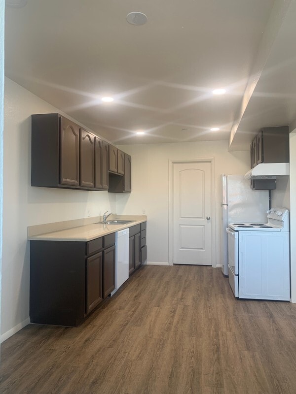 Building Photo - 585 E 50 S