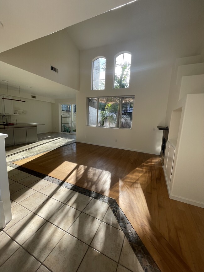 Building Photo - 6471 Kingbird Ln