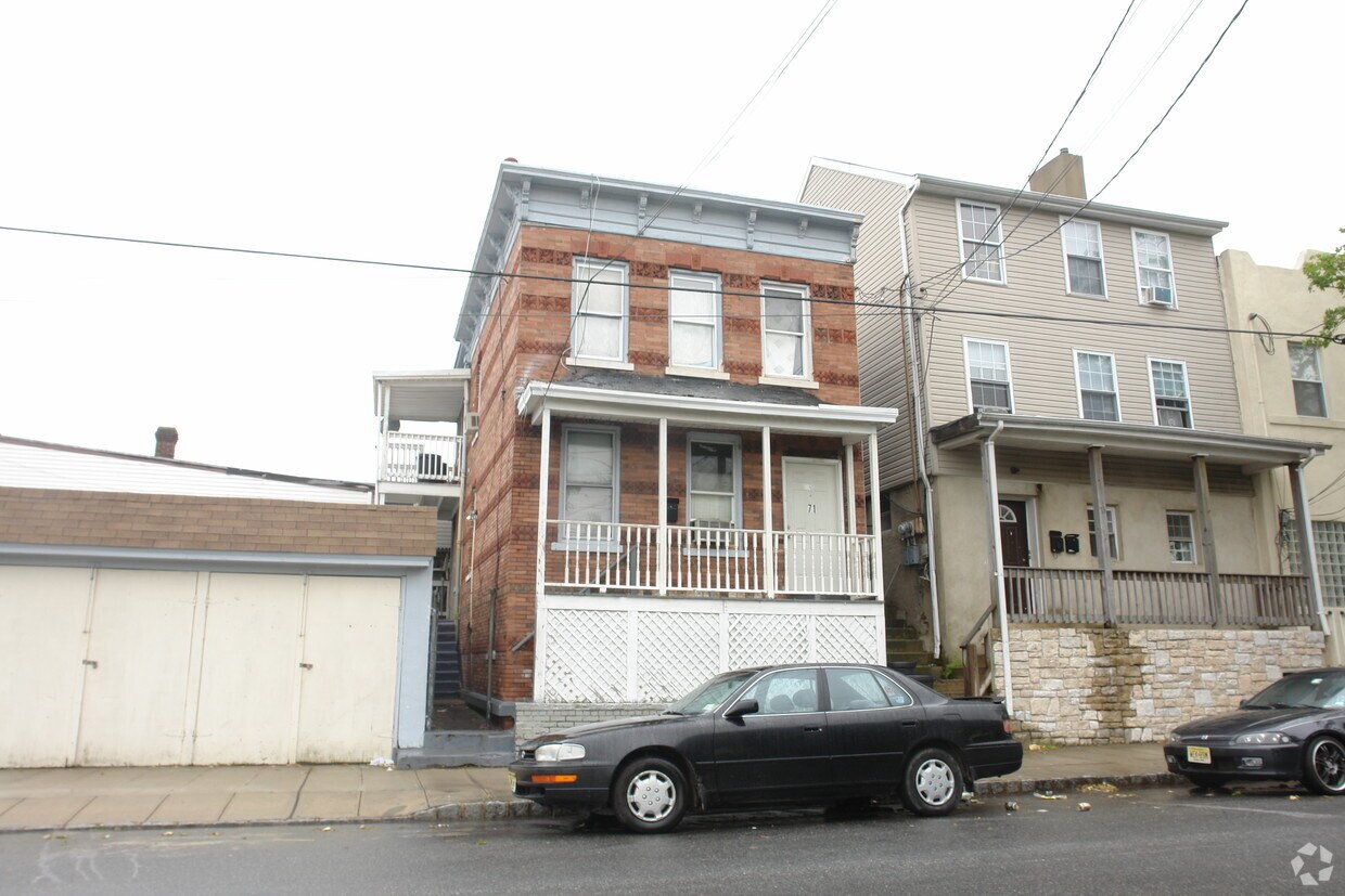 Primary Photo - 71 Washington St