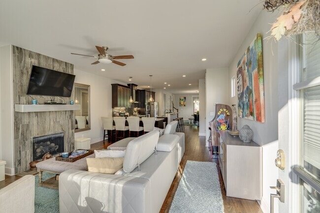 Beautifully Furnished Open Space Concept - 1922 14th Ave N