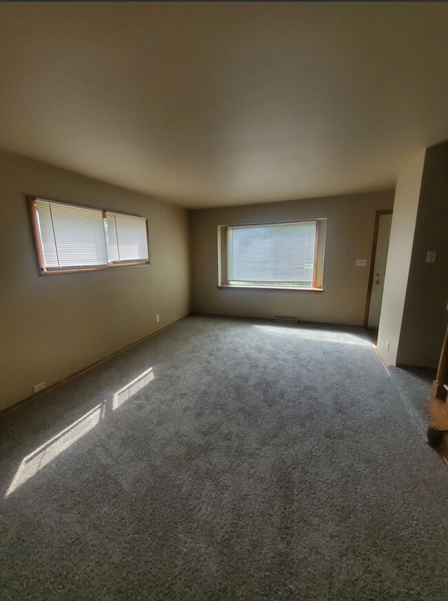 Foto del edificio - 4808-4810 W Mill Rd. (Townhouse)