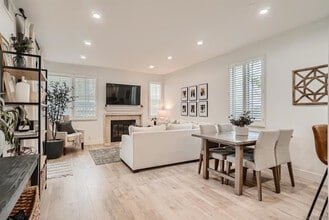 Building Photo - 2218 River Run Dr