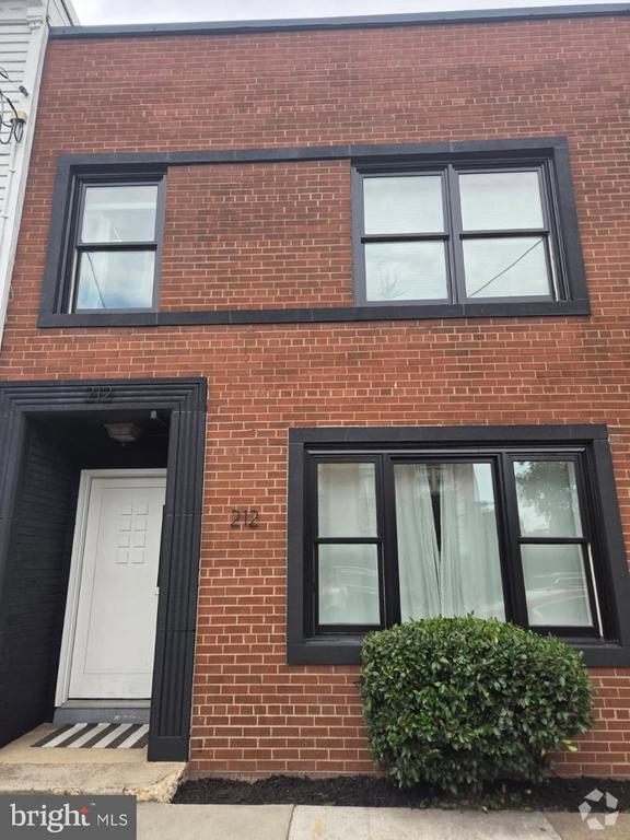 Building Photo - 212 N Patrick St