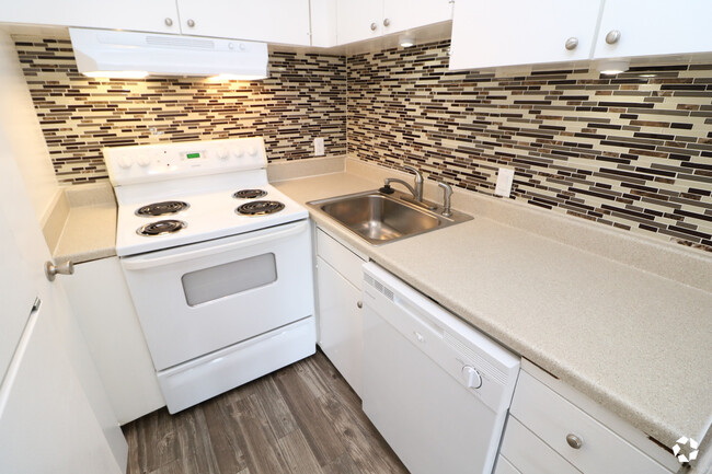 1BR, 1BA - 710SF - Kitchen - Nine-O-Nine Apartments