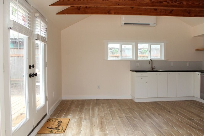 Foto del edificio - 4135 NE 72nd Ave.