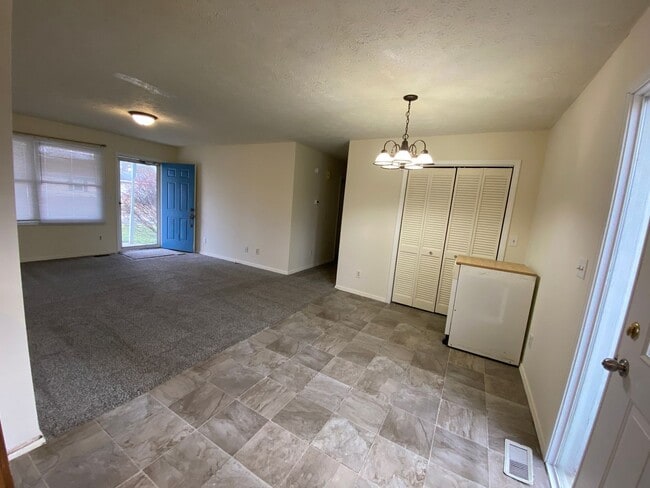 Building Photo - 3 Bedroom House Near the Clear Creek Trail