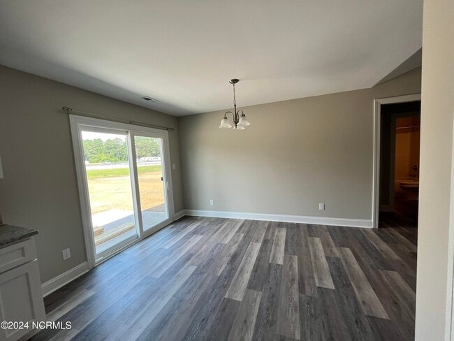 Building Photo - 466 Crump Farm Rd