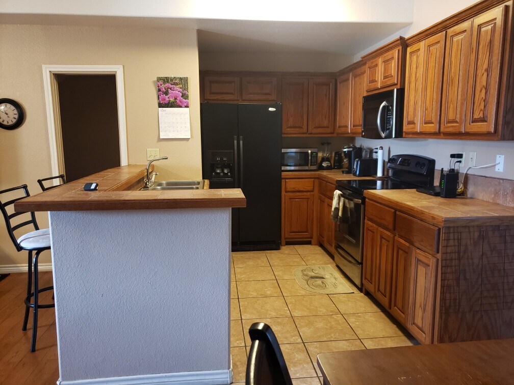 313 Ama Caro Dr Unit B, Del Rio, TX 78840 Condo for Rent in Del Rio